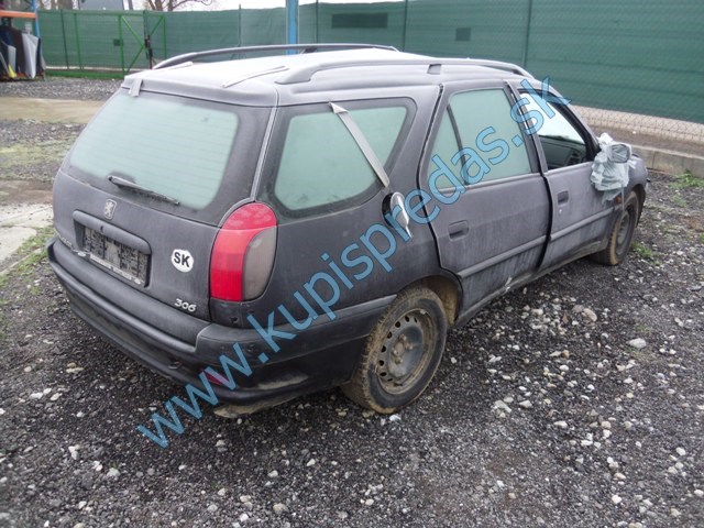 ľavé zadné svetlo na peugeot 306 kombi
